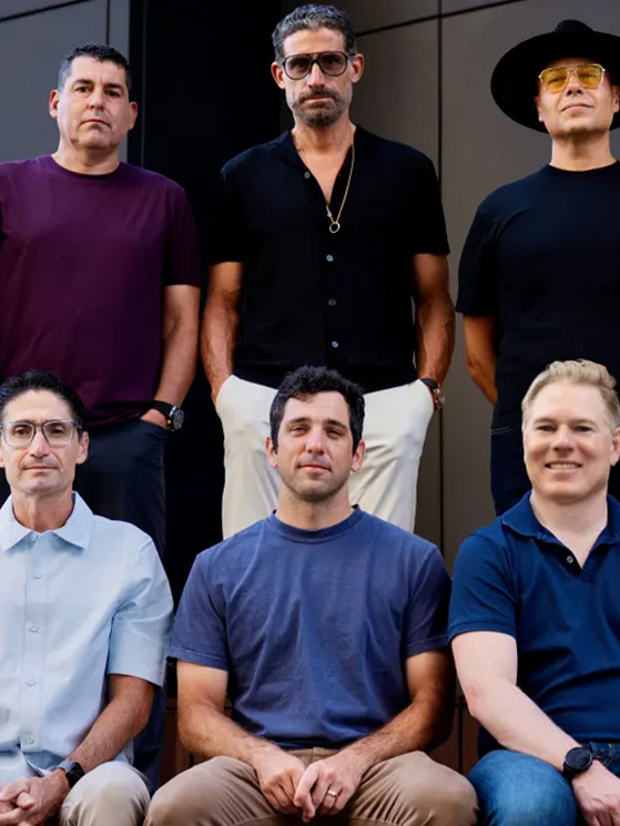 Lo staff del team Professional, che farà attività soprattutto in Europa e Asia