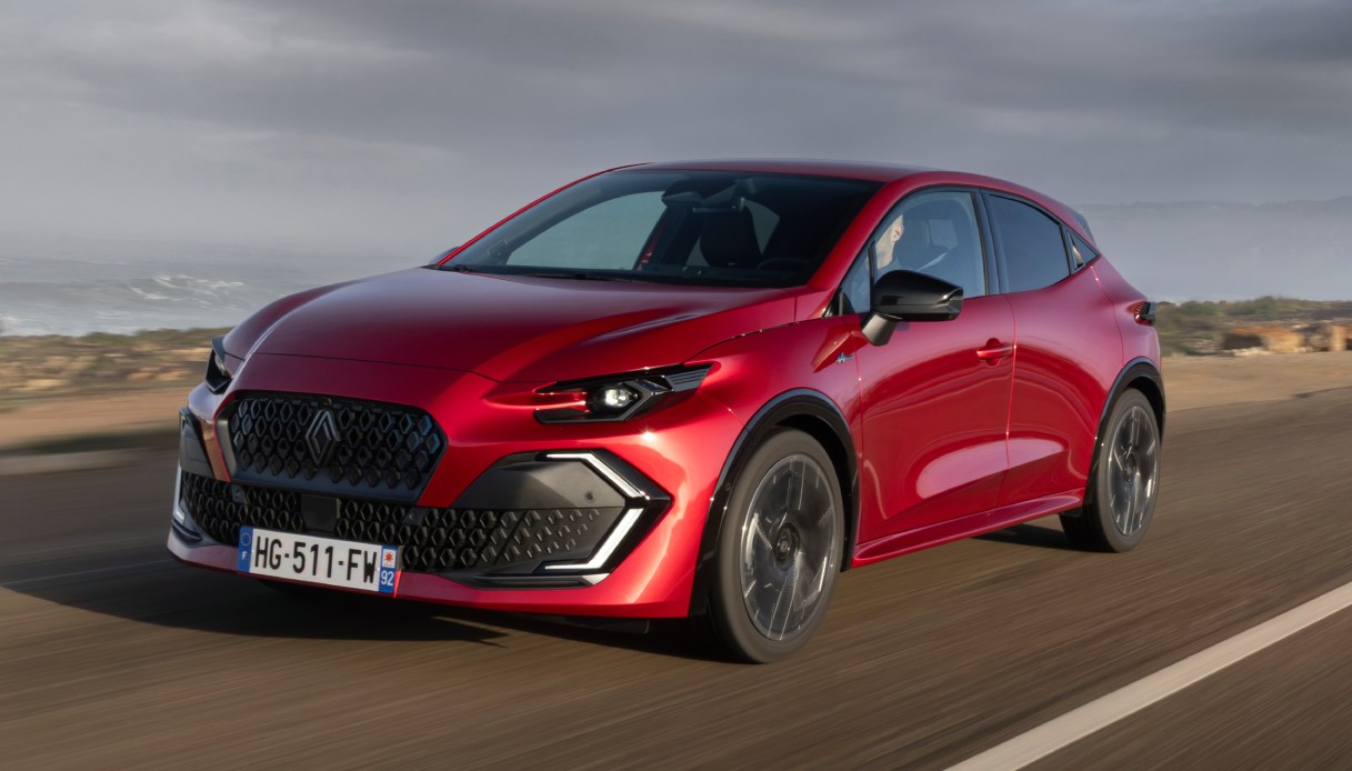 Renault Clio, la sesta generazione arriva su strada: pronta a confermarsi best-seller