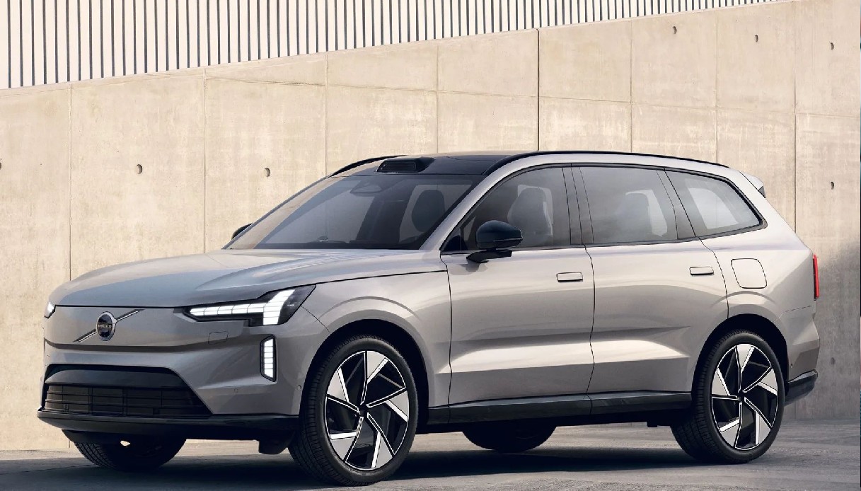 Volvo EX90, la Casa migliorerà il software del suo SUV: il nuovo processore