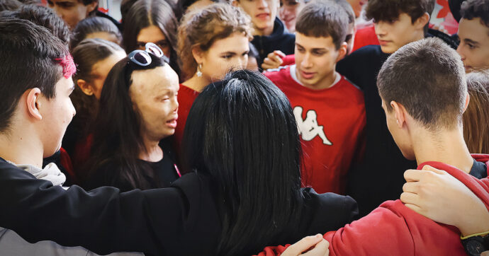 “C’è a chi piace cotta la moglie”. L’ex senatore Vincenzo D’Anna su Valentina Pitzalis, bruciata dall’ex marito