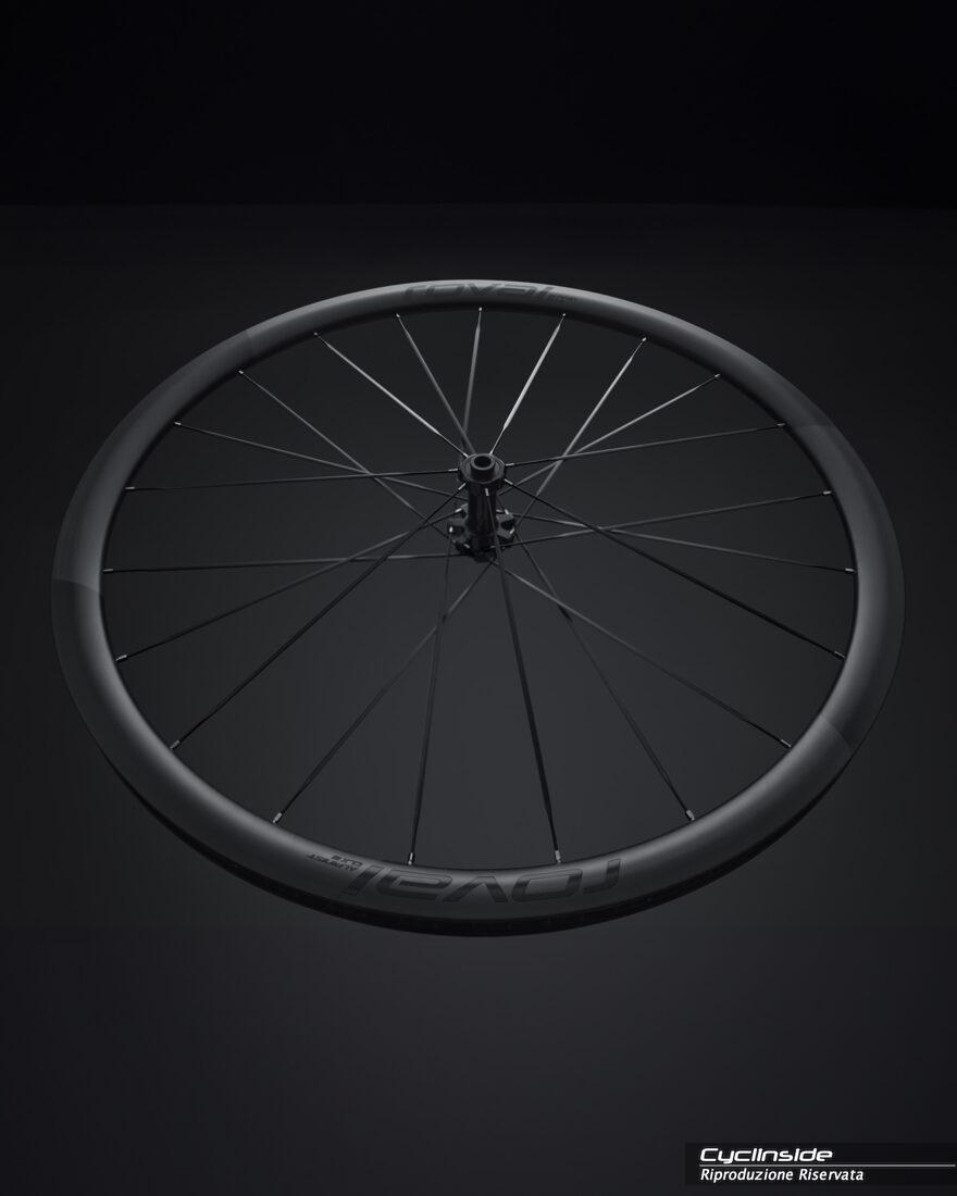 ROAD-9939_2025_Roval_Alpinist_CLX_III_Studio_4x5_04 – Cyclinside.it