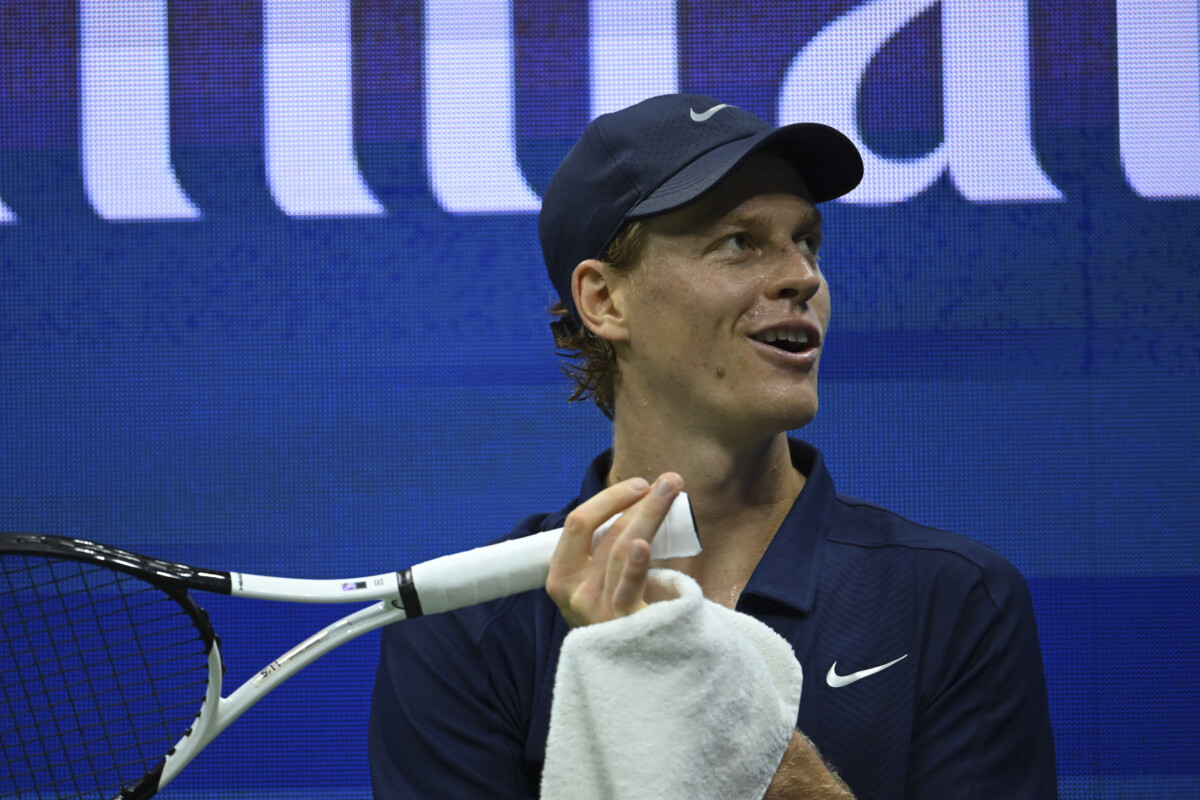 Sinner si sfoga contro il suo angolo: "Ho fatto il break e state seduti!". Poi l'abbraccio con Cahill (VIDEO)