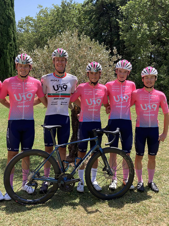 Il britannico Hudson nella sua settimana con l'Academy. E' il secondo da destra