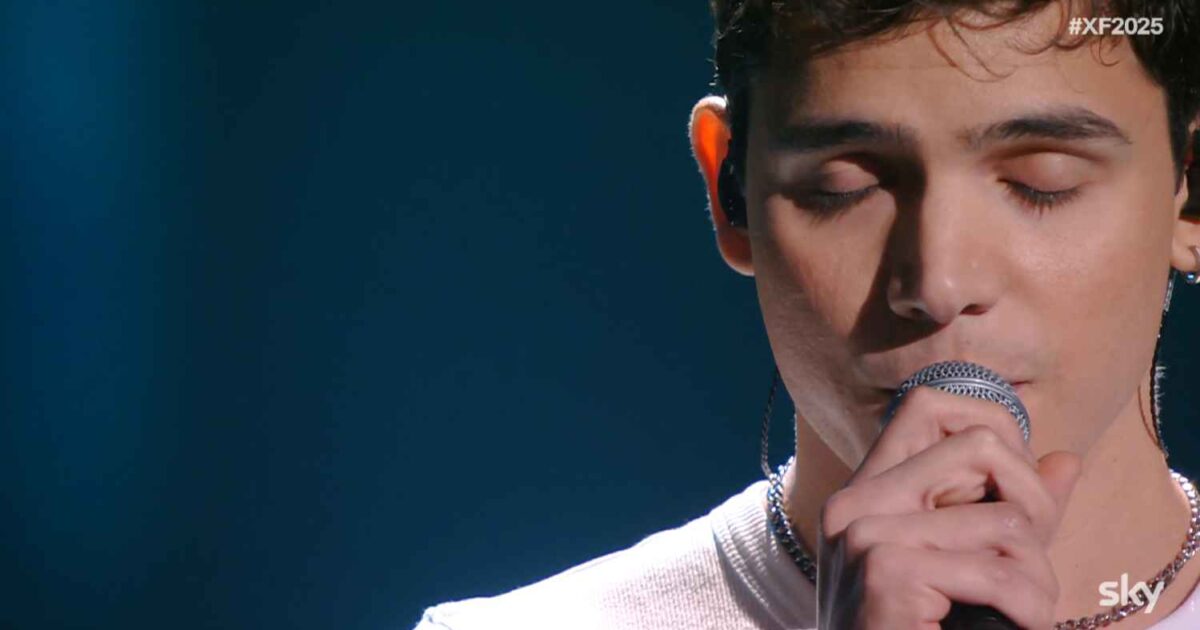 A X Factor 2025 eroCaddeo ci mette un “Punto”: la sua esibizione - Amica.it