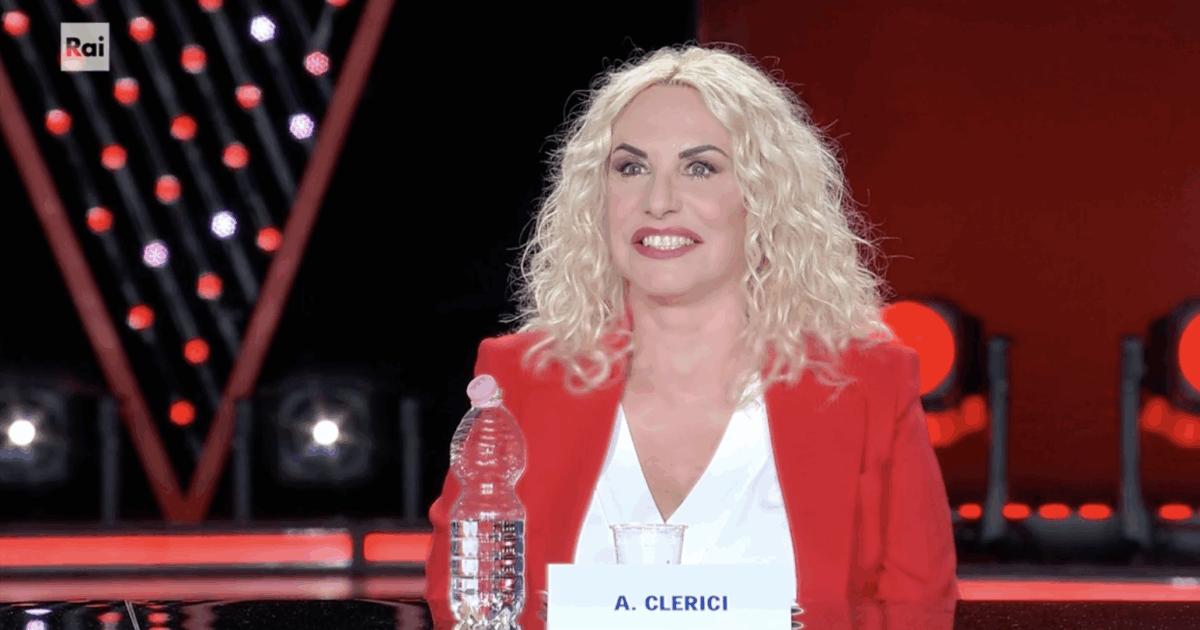 "A De Martino dico 'stringi stringi' che così iniziamo prima con The Voice Senior. Sul palco anche un cantante 90enne eccezionale": così Antonella Clerici