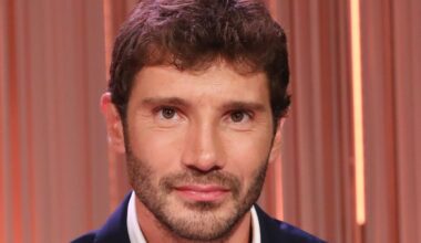 Affari Tuoi, Charlotte sfida il Dottore e sbaglia. Delusione per Stefano De Martino