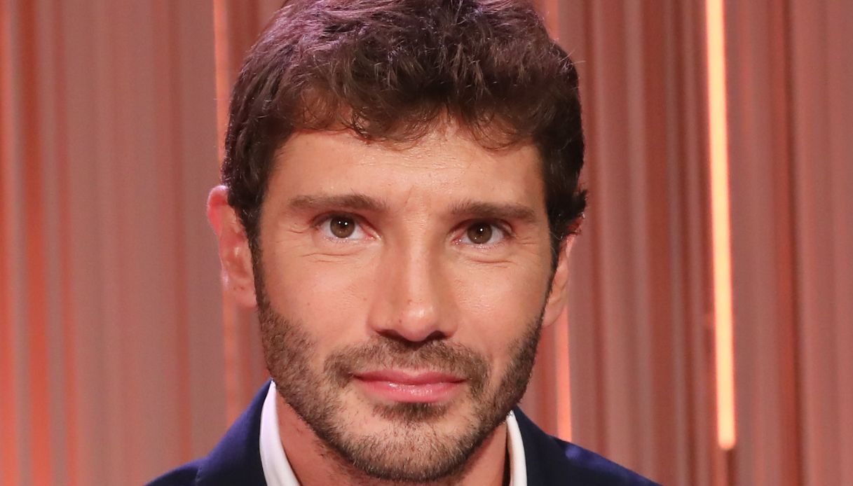 Affari Tuoi, Charlotte sfida il Dottore e sbaglia. Delusione per Stefano De Martino