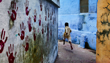 Steve McCurry: il reporter che fotografa i fili invisibili del mondo