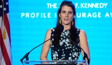 "Ho 34 anni e ho scoperto di avere un cancro terminale. Mi resta un anno, non vedrò crescere i miei due figli": la "maledizione" dei Kennedy colpisce ancora. Tatiana racconta la malattia e attacca lo zio Bob no vax