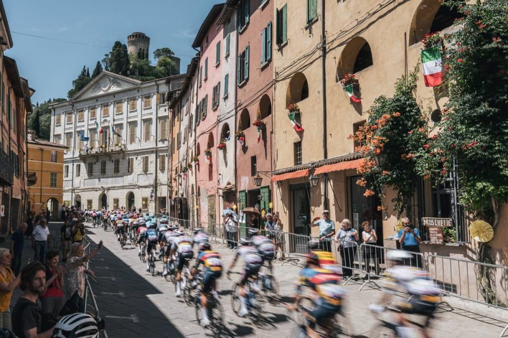 CicloMercato 2026, i neoprofessionisti italiani iniziano la loro carriera con un corso dedicato