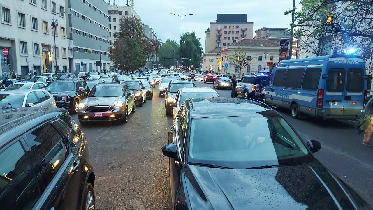 Milano traffico auto