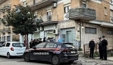 Napoli, uccide la sorella 23enne a coltellate: poi chiama i carabinieri e videochiama la madre - Il Fatto Quotidiano