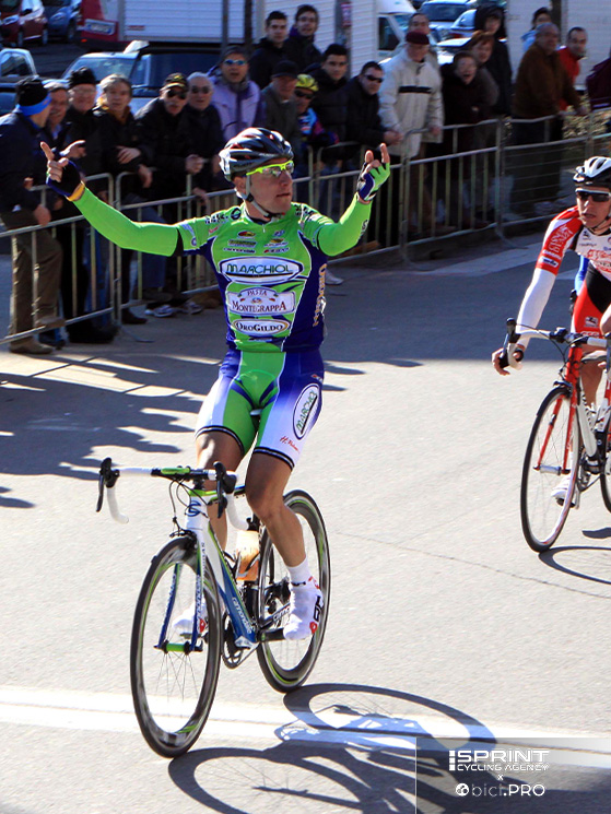 Elia Viviani in una delle sue prime vittorie, al Giro delle Tre Province, ancor prima di passare professionista