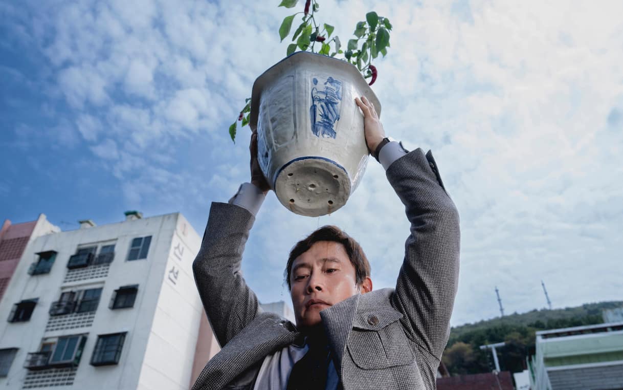 No Other Choice - Non c'è altra scelta, il trailer in italiano del film di Park Chan-wook I Sky TG24