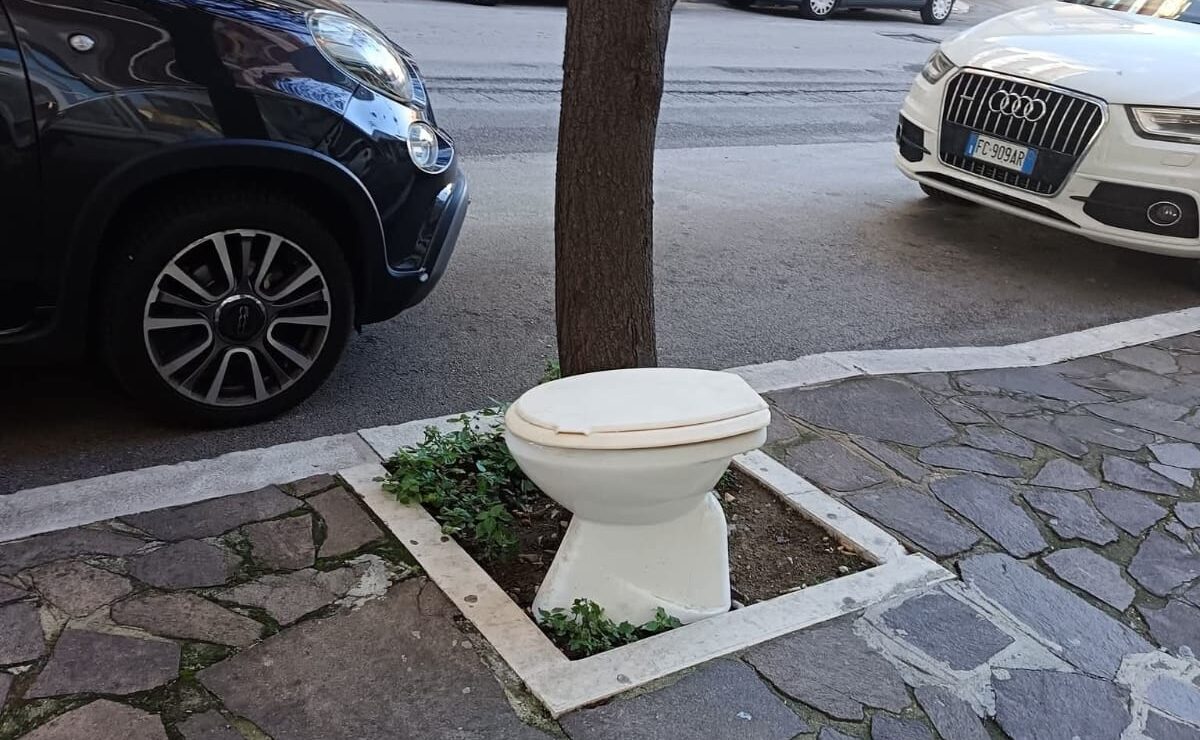 Dall’orinatoio di Duchamp al gabinetto di via Tobruk: la nuova frontiera dell’arte contemporanea vastese