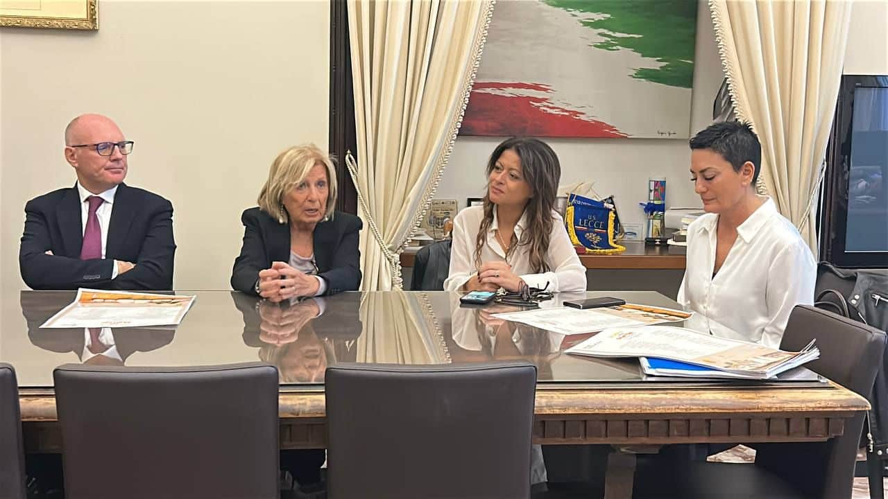 Nasce “La scuola per genitori”: a Claudio Baglioni consegna del sigillo della città