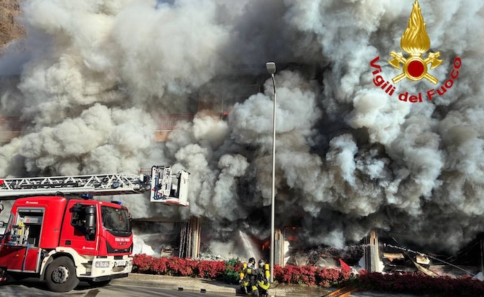 Luino Notizie | Laveno: incendio sotto controllo, venti persone evacuate
