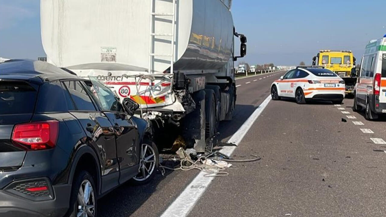 Tampona l'autobotte che la precede, muore un'automobilista di 36 anni - ModenaToday