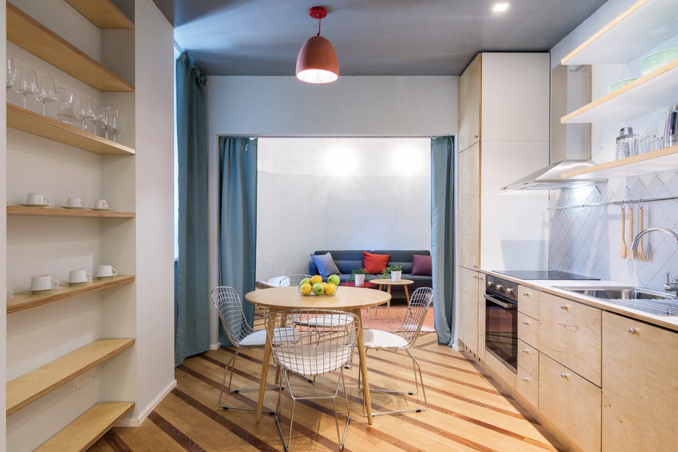 un piccolo appartamento dai diversi volti a milano