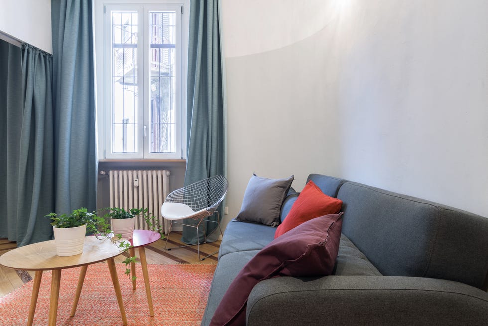 un piccolo appartamento dai diversi volti a milano