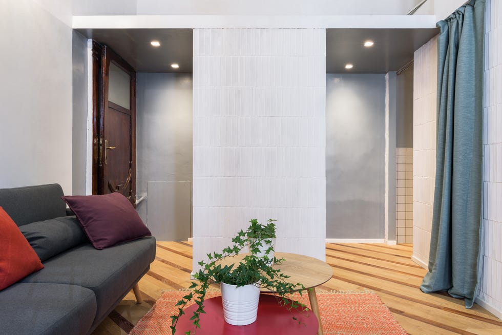 un piccolo appartamento dai diversi volti a milano