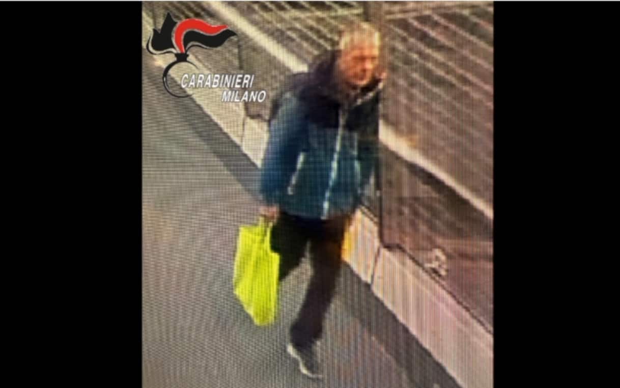 Donna accoltellata a Milano, l'identikit dell'aggressore ancora in fuga
