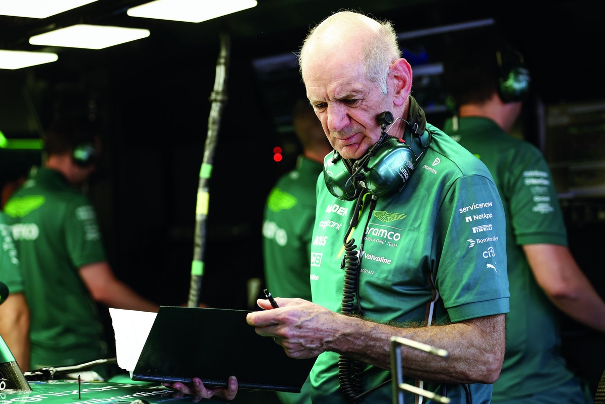 Clamoroso Aston Martin: Newey team principal e Cowell resta defilato