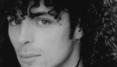 7mila caffè... o capelli. Alex Britti, la foto del passato conquista il web