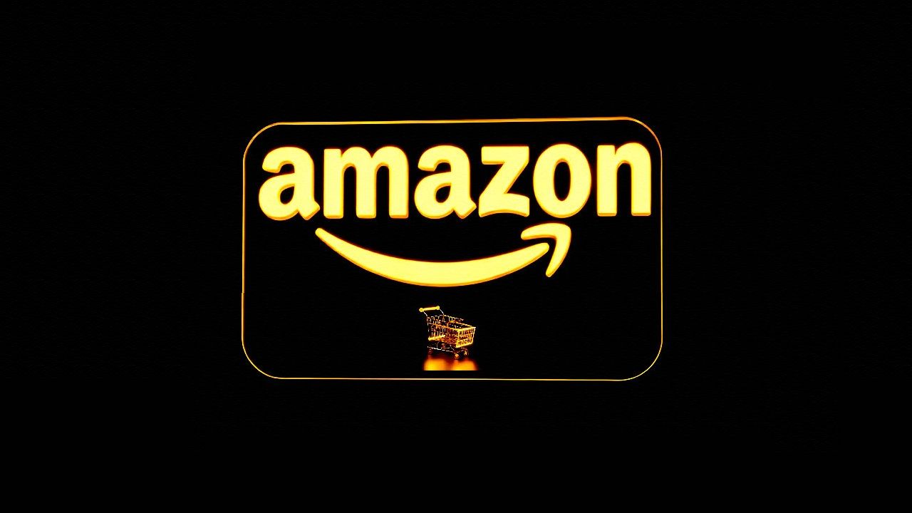 Amazon sta regalando un coupon sconto da 10 euro a molti utenti durante il Black Friday