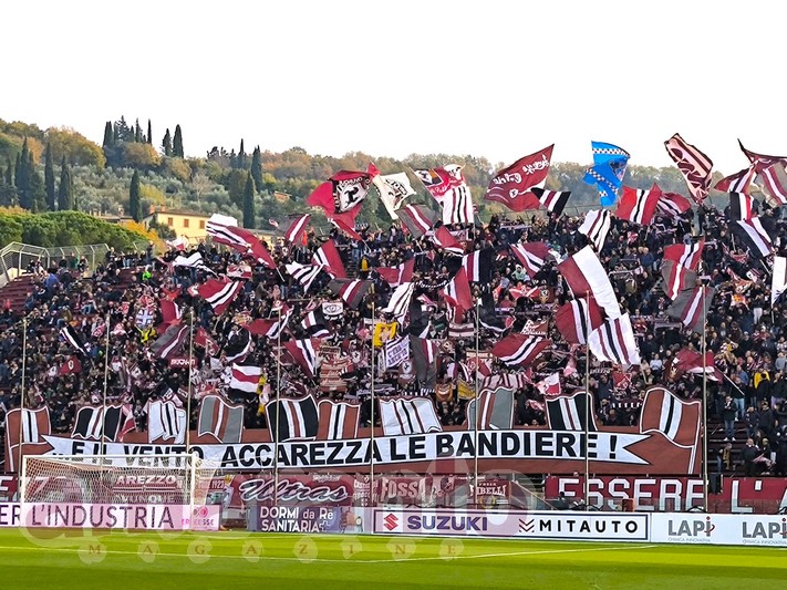 DIRETTA / Arezzo-Samb 0-0. Amaranto con il finto nove. Spettacolare coreo della sud