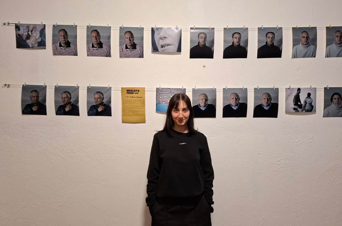 1’30’’: la mostra sul sisma dell’80 che non ritrae macerie del passato ma volti del presente