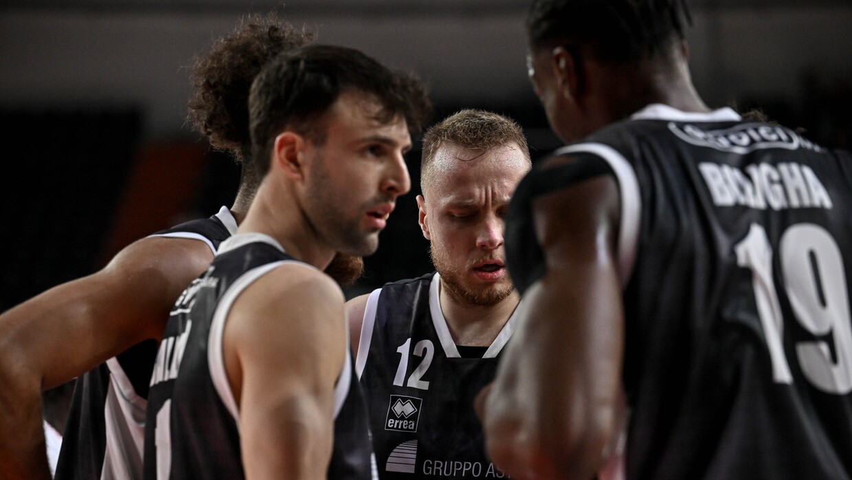 Arturs Strautins al ritorno in campo in Derthona-Varese.