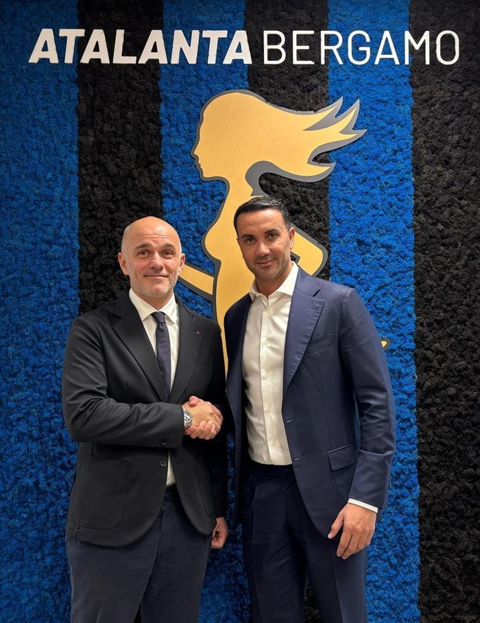 La stretta di mano tra la società e il nuovo allenatore nerazzurro La stretta di mano tra la società e il nuovo allenatore nerazzurro