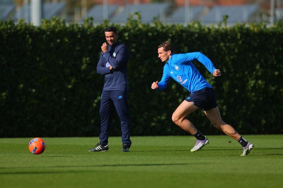 Raffaele Palladino a Zingonia con de Roon, nel primo allenamento da mister atalantino www.atalanta.it