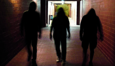 15enne gettato nel fiume la notte di Halloween