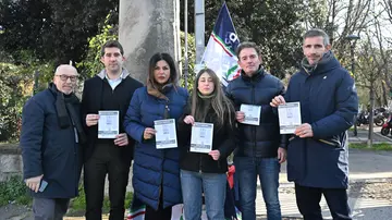 Degrado e violenze a porta Castiglione a Bologna: “Una ragazza è stata presa a bottigliate in faccia dentro al supermarket”