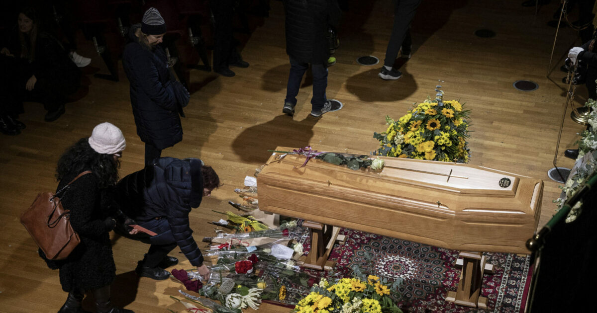 I funerali di Ornella Vanoni in diretta - Il Fatto Quotidiano