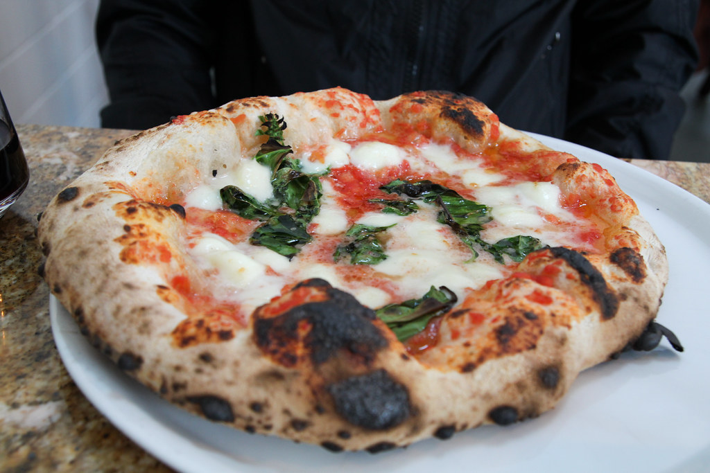 Rischio botulino, ritirate pizze e focacce: i prodotti richiamati (da non mangiare)