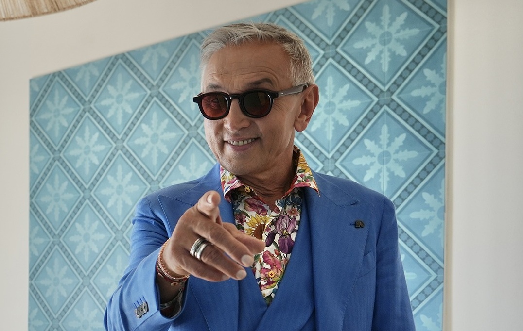 A Como si gira la nuova puntata di 4 Hotel: lo chef Bruno Barbieri già avvistato in città. Sfida tra alberghi