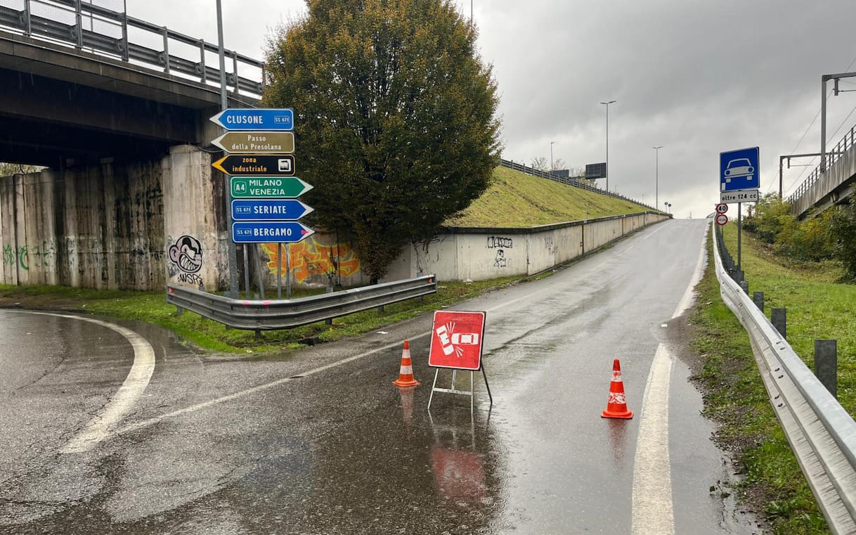 Bergamo, frontale tra un'auto e un'autobotte dei pompieri: un morto e 6 feriti