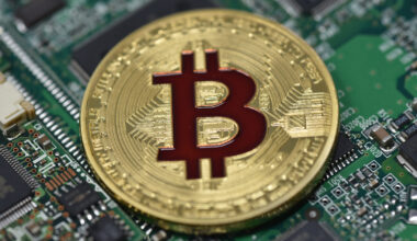 Bitcoin in calo verso la peggior performance mensile dal 2022