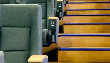 sale aderenti e film in programma