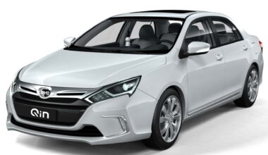 Conoscete la berlina ibrida che ha cambiato la storia dell'auto?