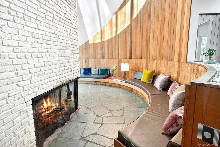 una casa audace che ricorda jimi hendrix a woodstock