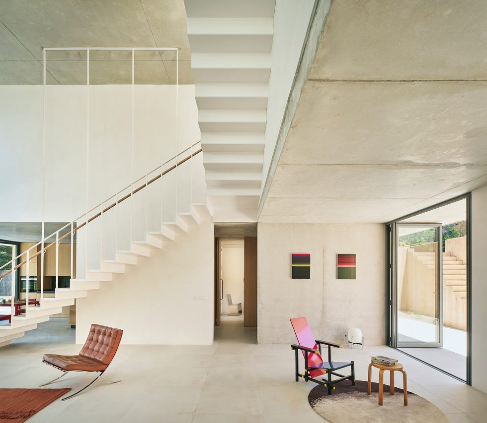 una casa di contrasti sulla costa catalana