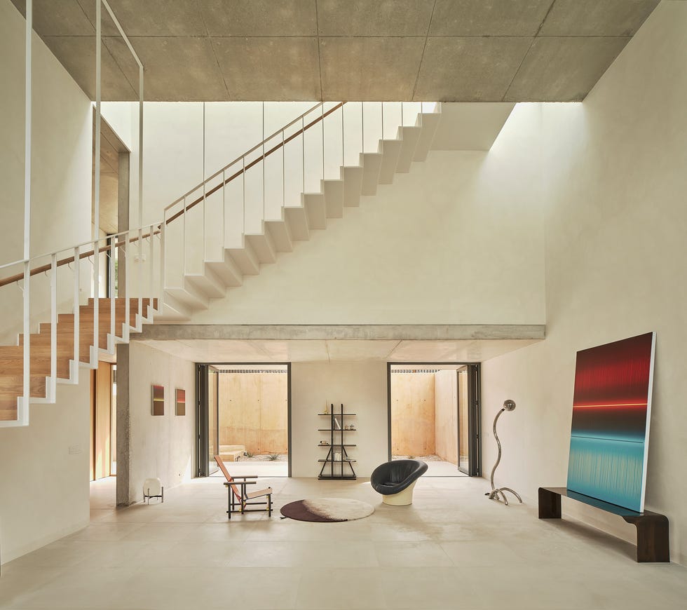 una casa di contrasti sulla costa catalana