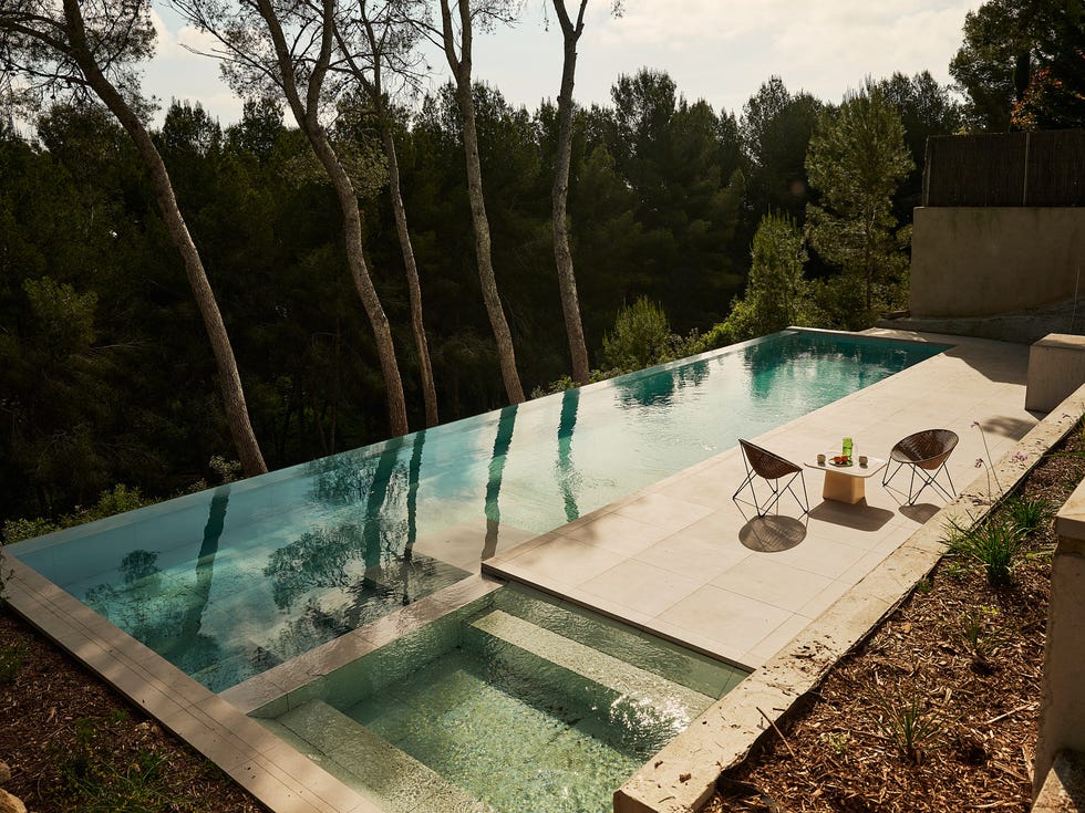 una casa di contrasti sulla costa catalana