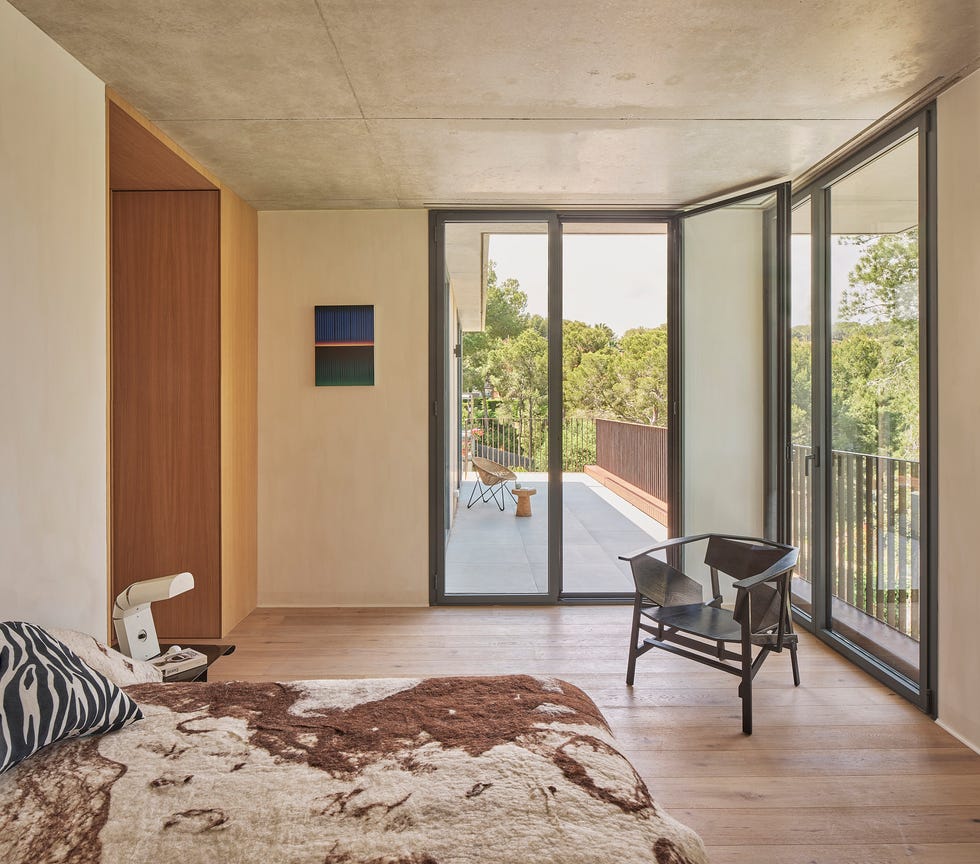 una casa di contrasti sulla costa catalana