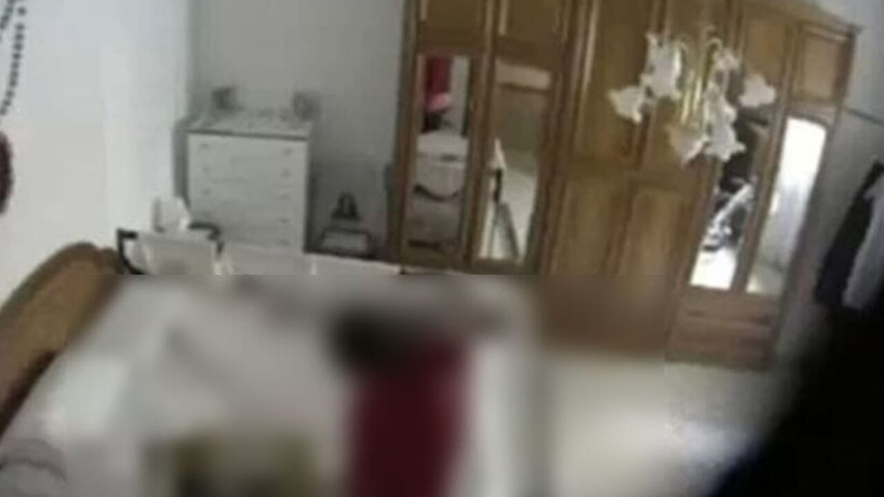 dopo il sesso in camera, si ritrovano con un bancomat falso (della stessa banca)