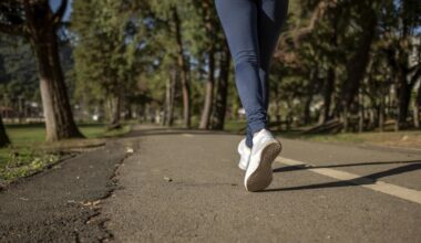 Quante ore è bene camminare a settimana per proteggere l’intestino dal cancro
